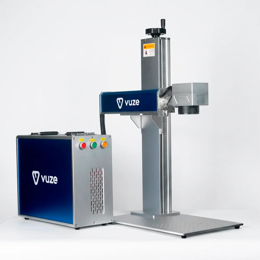 Vuze Fiber 30W P em estúdio, com a fonte do laser e o braço de gravação
